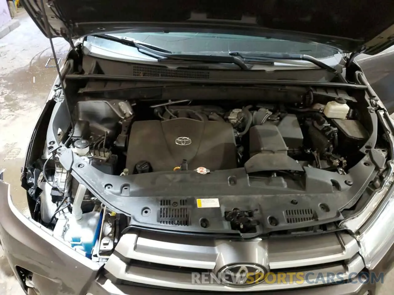 12 Photograph of a damaged car 5TDJZRFH2KS614866 TOYOTA HIGHLANDER 2019
