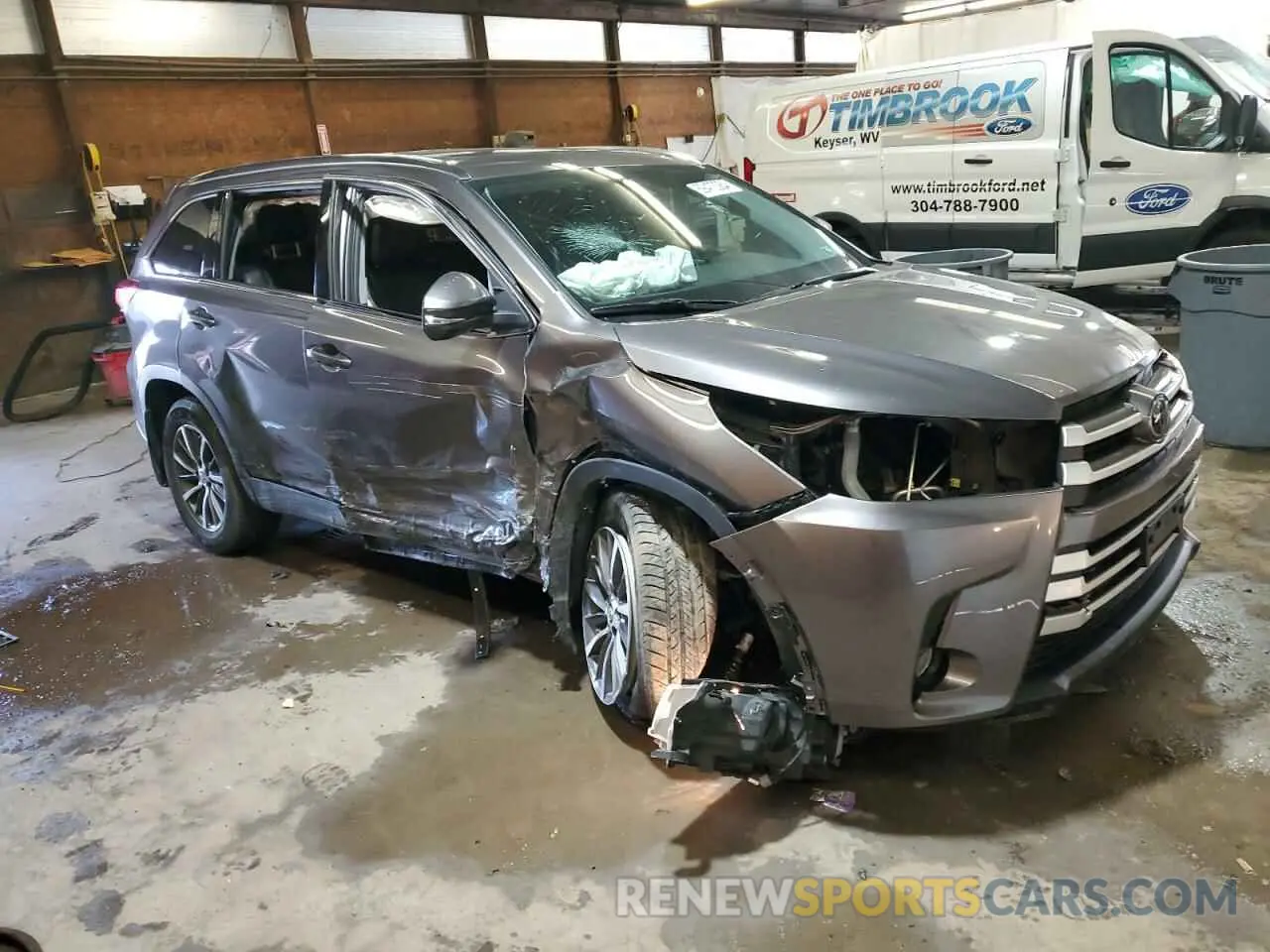 4 Photograph of a damaged car 5TDJZRFH2KS614866 TOYOTA HIGHLANDER 2019