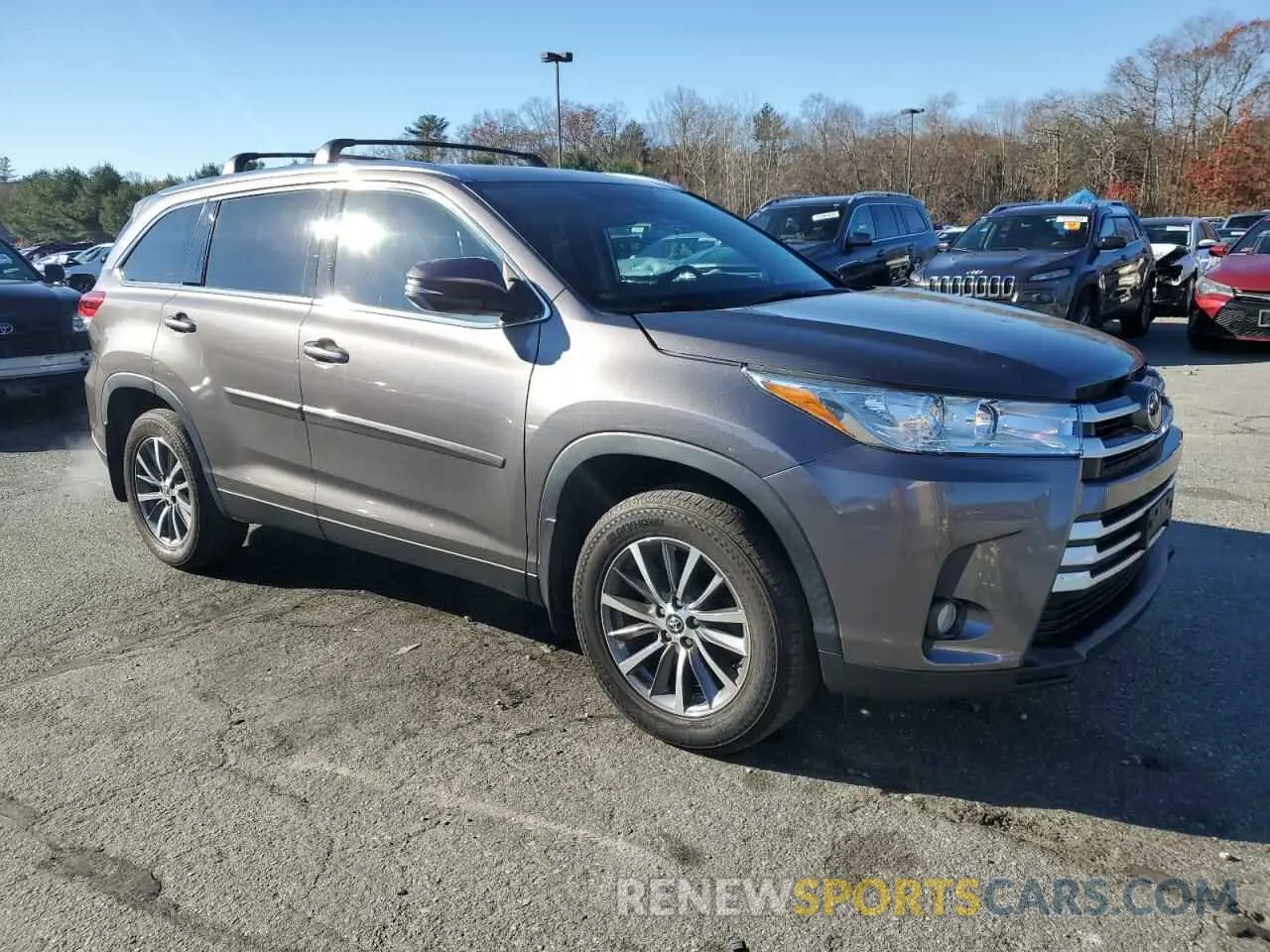 4 Photograph of a damaged car 5TDJZRFH2KS617668 TOYOTA HIGHLANDER 2019