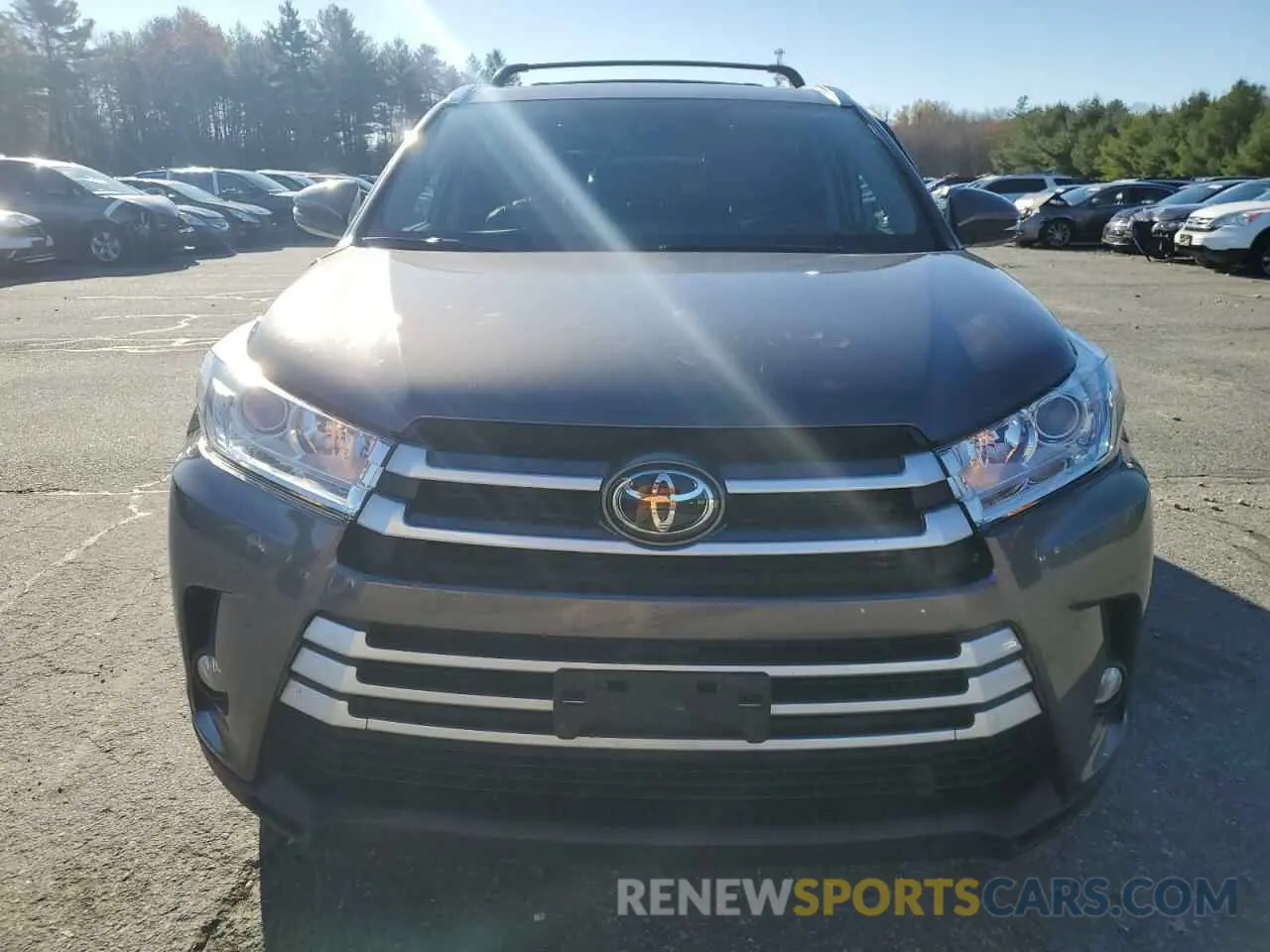 5 Photograph of a damaged car 5TDJZRFH2KS617668 TOYOTA HIGHLANDER 2019