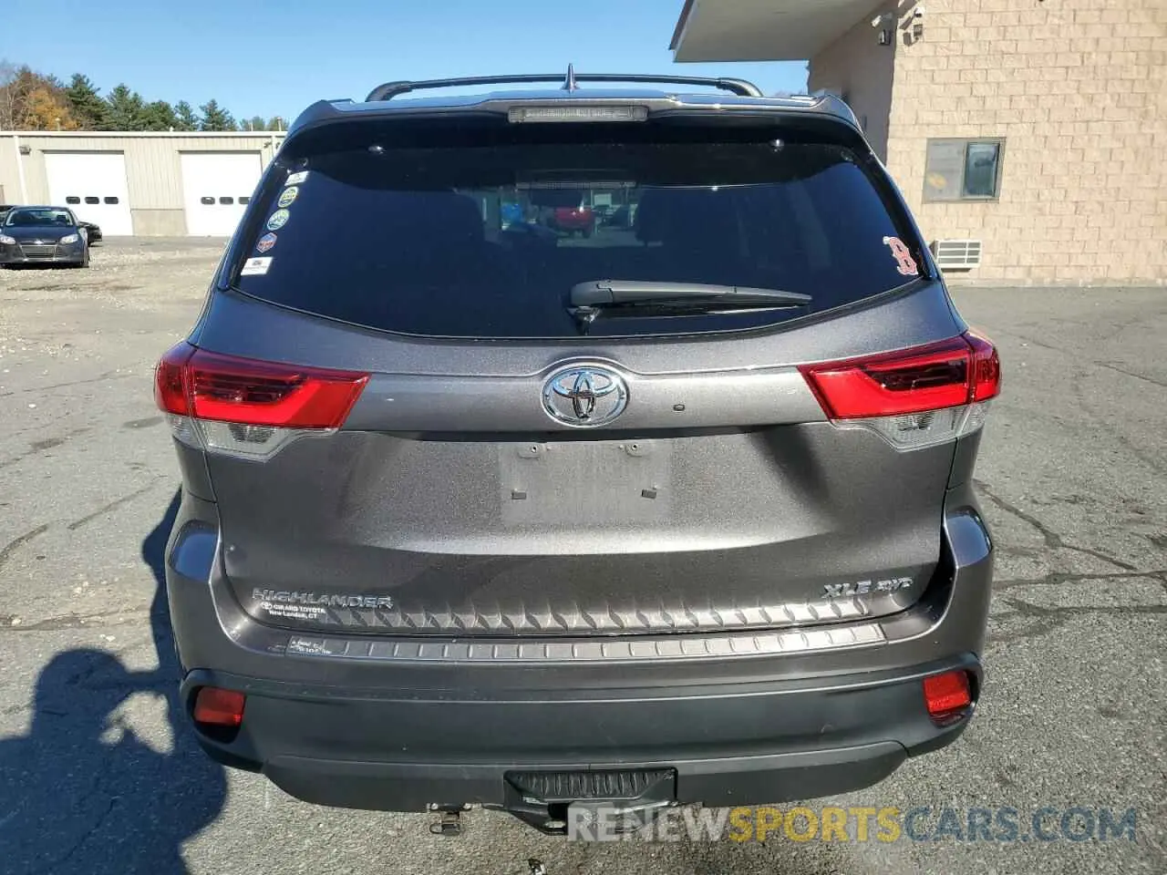6 Photograph of a damaged car 5TDJZRFH2KS617668 TOYOTA HIGHLANDER 2019