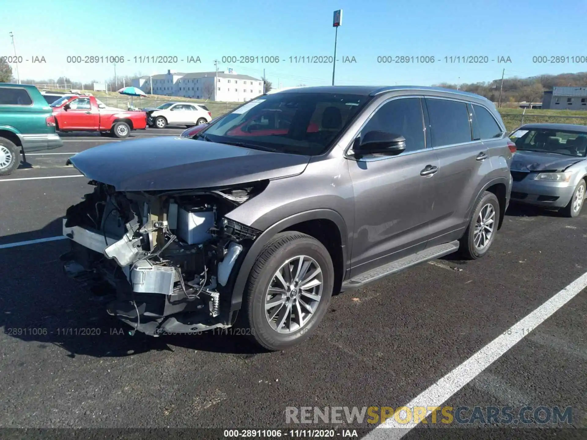 2 Photograph of a damaged car 5TDJZRFH2KS618318 TOYOTA HIGHLANDER 2019