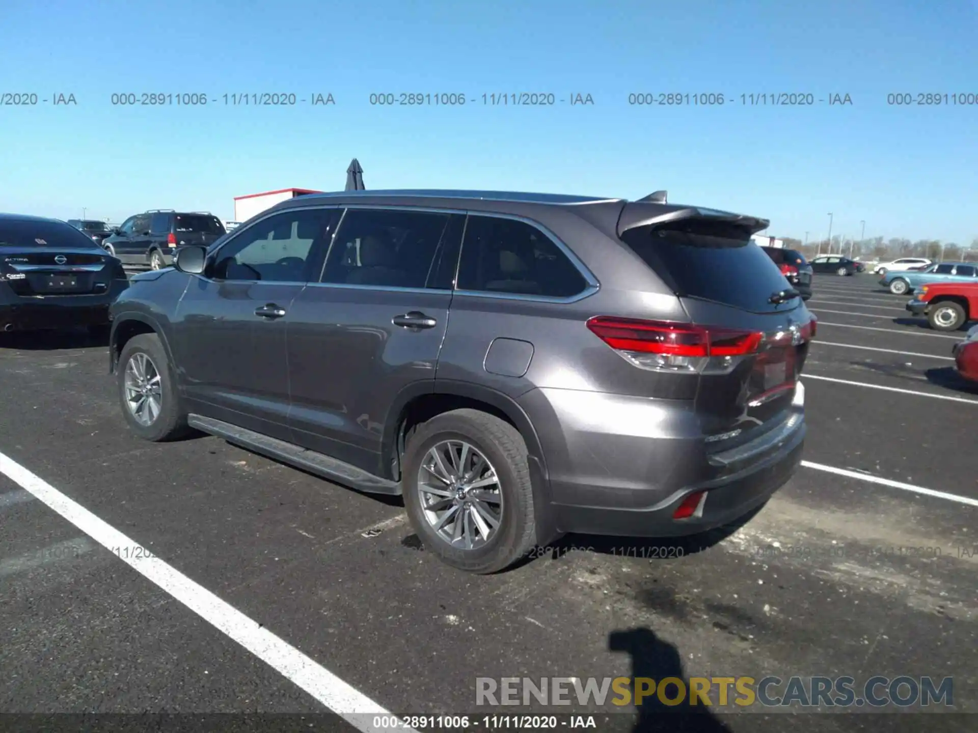 3 Photograph of a damaged car 5TDJZRFH2KS618318 TOYOTA HIGHLANDER 2019