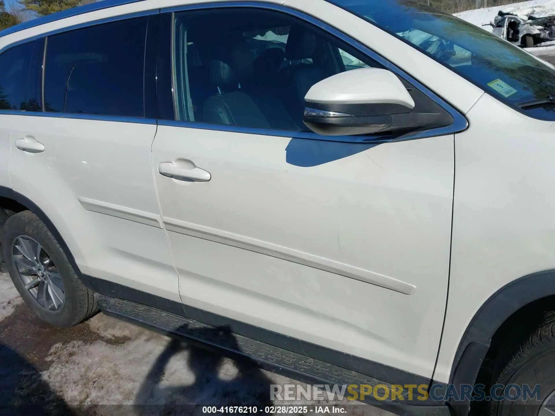 14 Photograph of a damaged car 5TDJZRFH2KS623101 TOYOTA HIGHLANDER 2019