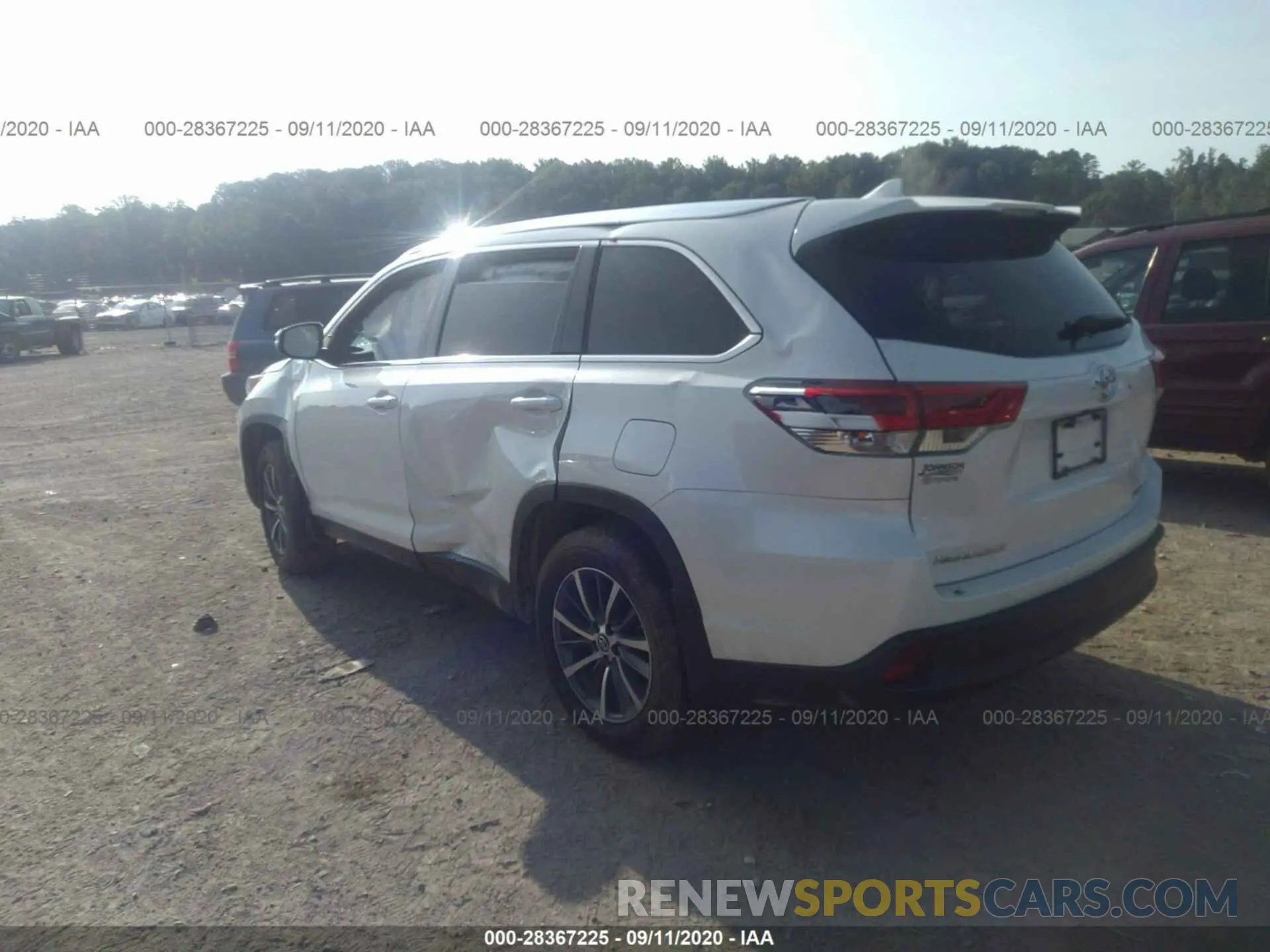 3 Photograph of a damaged car 5TDJZRFH2KS623583 TOYOTA HIGHLANDER 2019