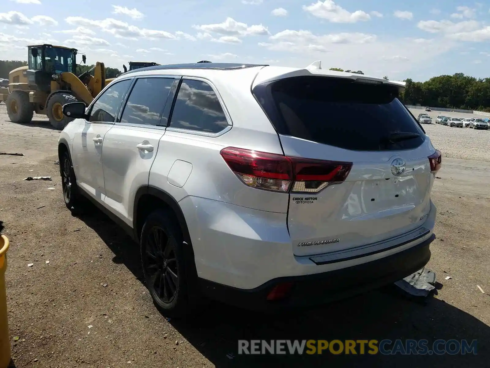 3 Photograph of a damaged car 5TDJZRFH2KS623616 TOYOTA HIGHLANDER 2019