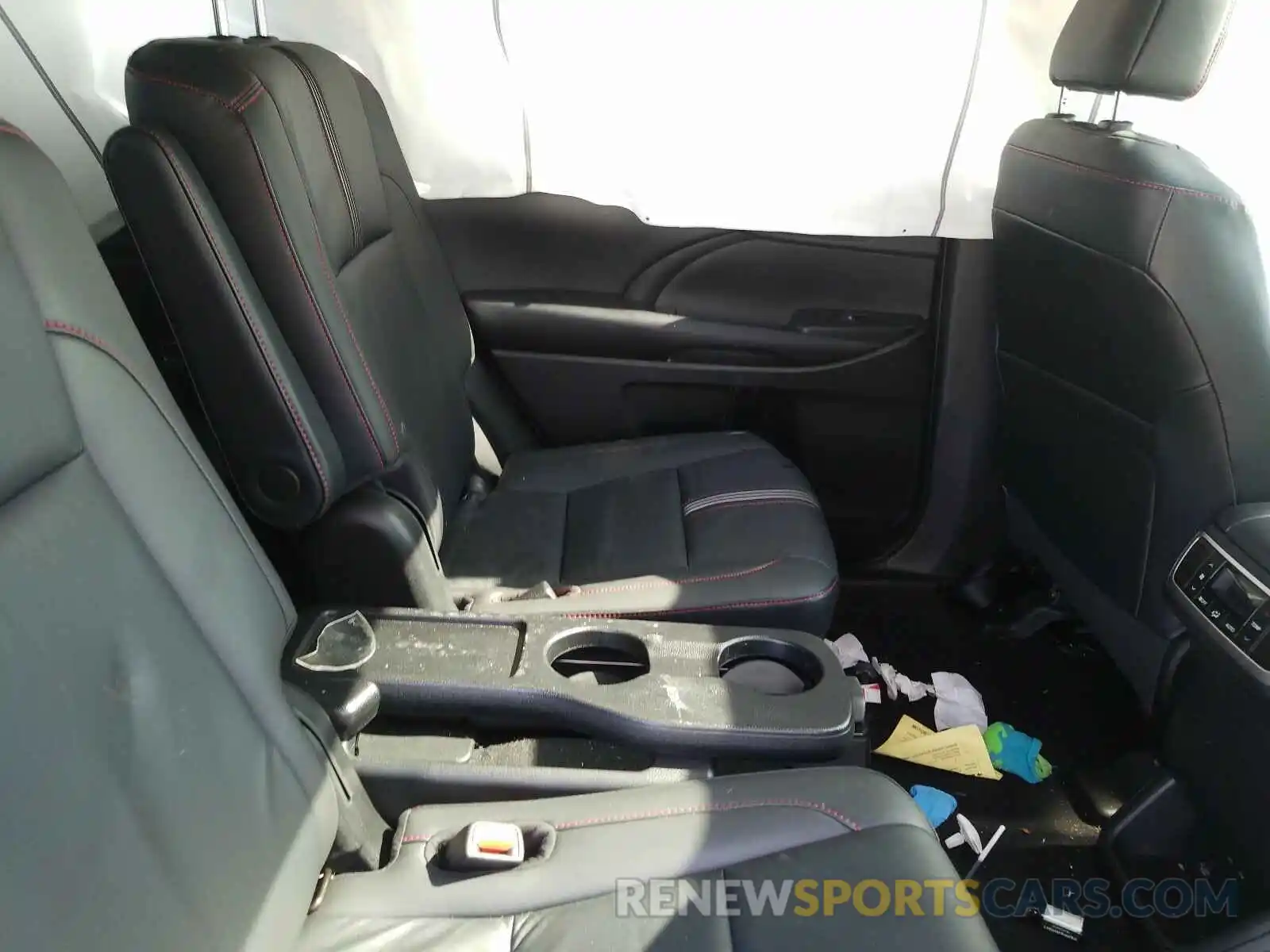 6 Photograph of a damaged car 5TDJZRFH2KS623616 TOYOTA HIGHLANDER 2019