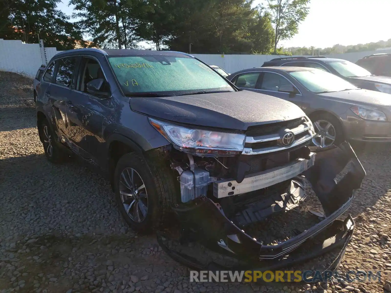 1 Photograph of a damaged car 5TDJZRFH2KS625141 TOYOTA HIGHLANDER 2019