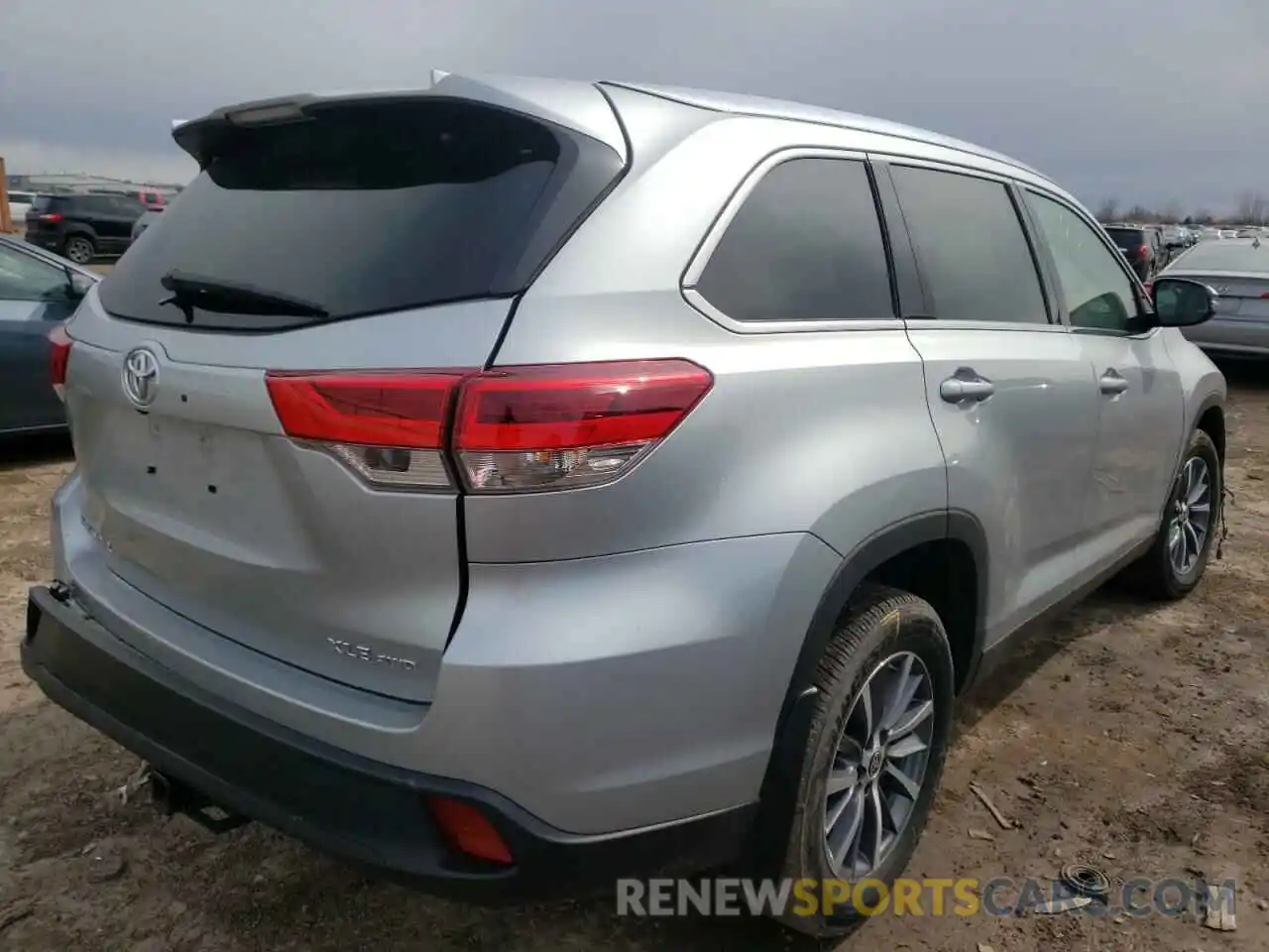 4 Photograph of a damaged car 5TDJZRFH2KS625947 TOYOTA HIGHLANDER 2019