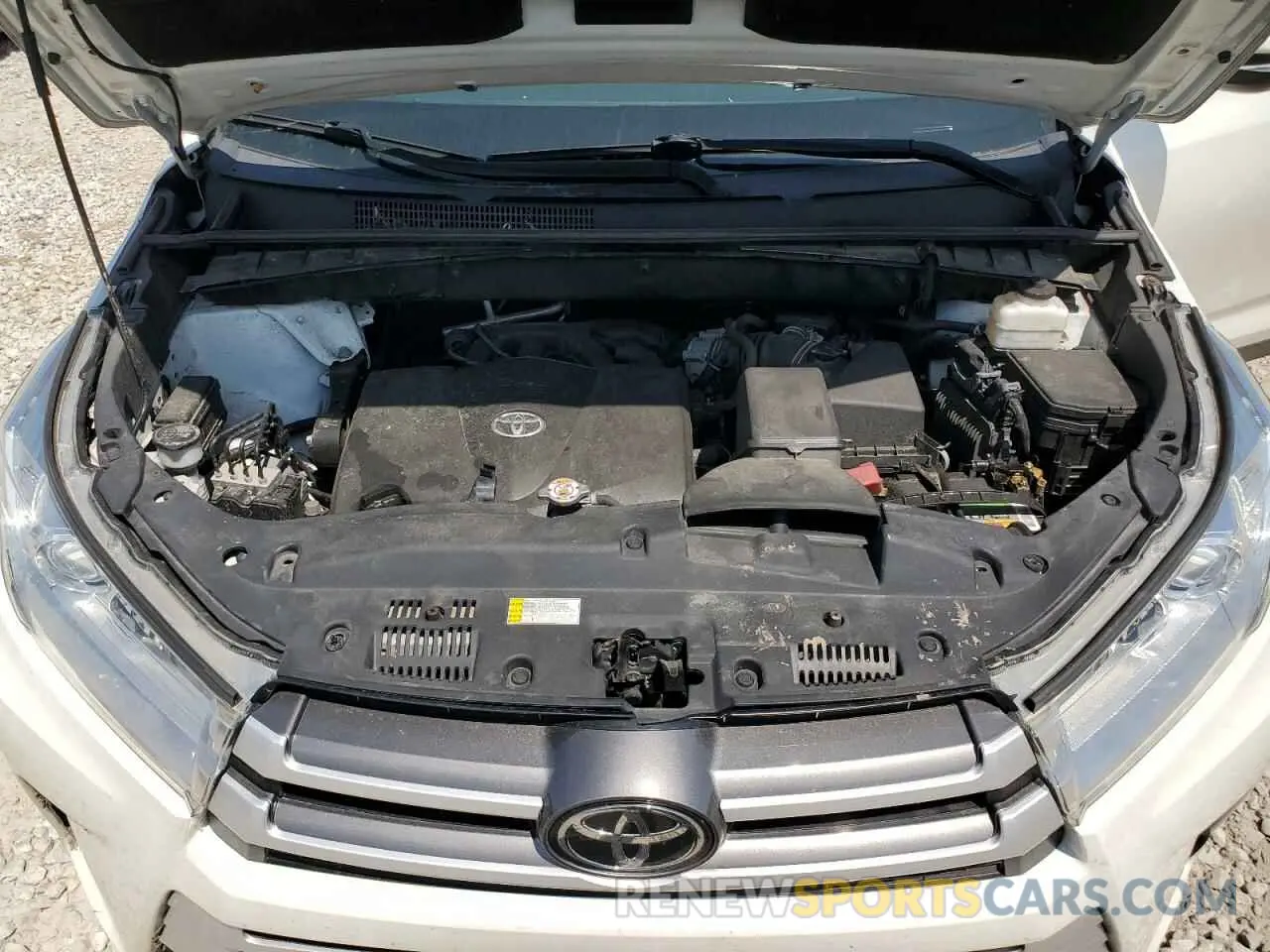 12 Photograph of a damaged car 5TDJZRFH2KS626015 TOYOTA HIGHLANDER 2019