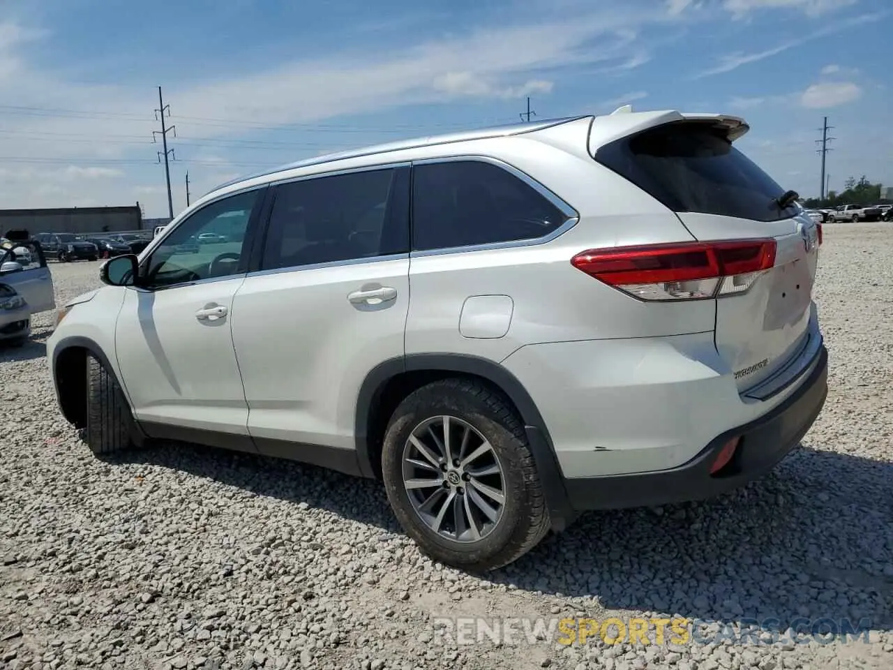 2 Photograph of a damaged car 5TDJZRFH2KS626015 TOYOTA HIGHLANDER 2019