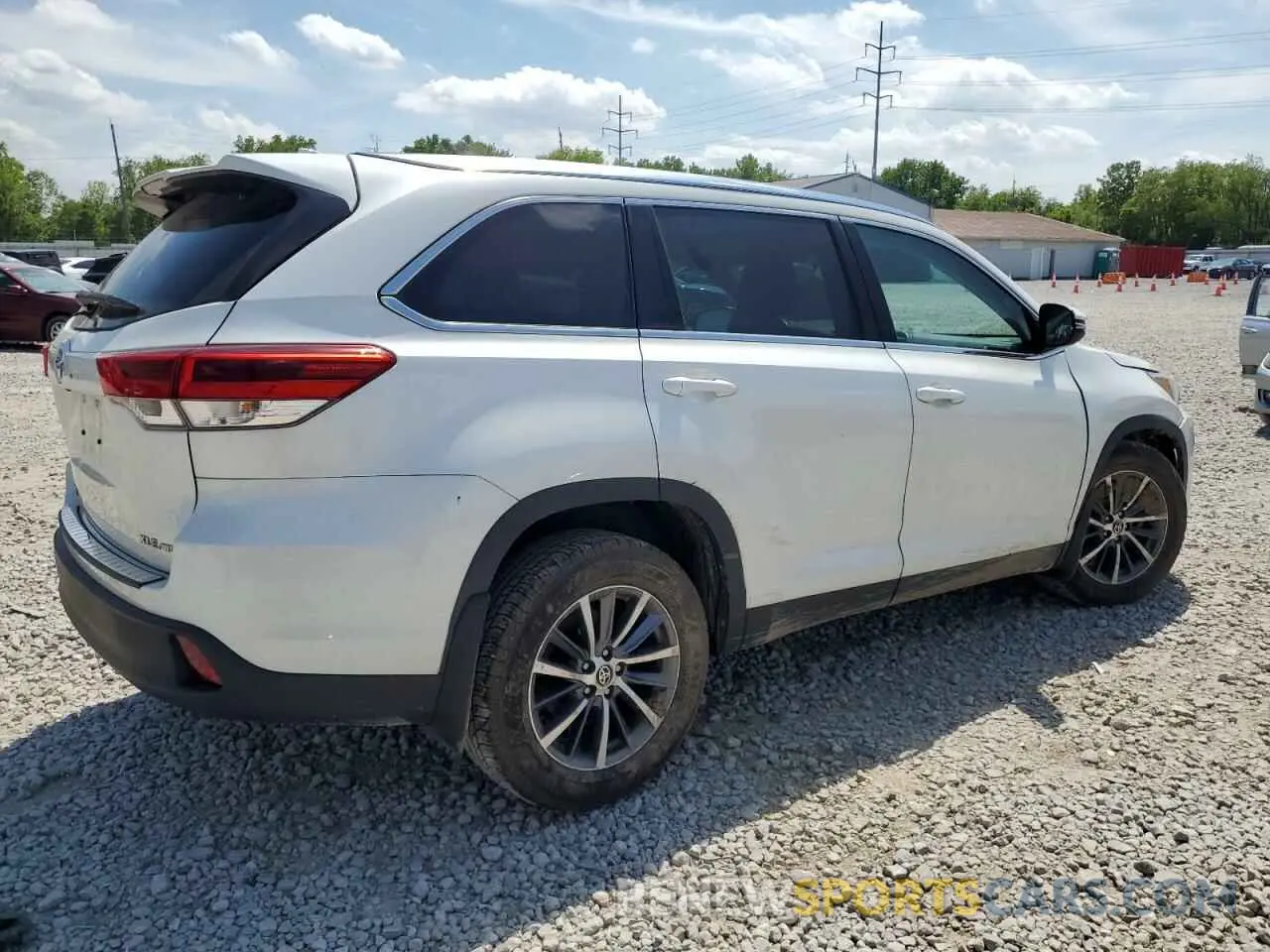 3 Photograph of a damaged car 5TDJZRFH2KS626015 TOYOTA HIGHLANDER 2019