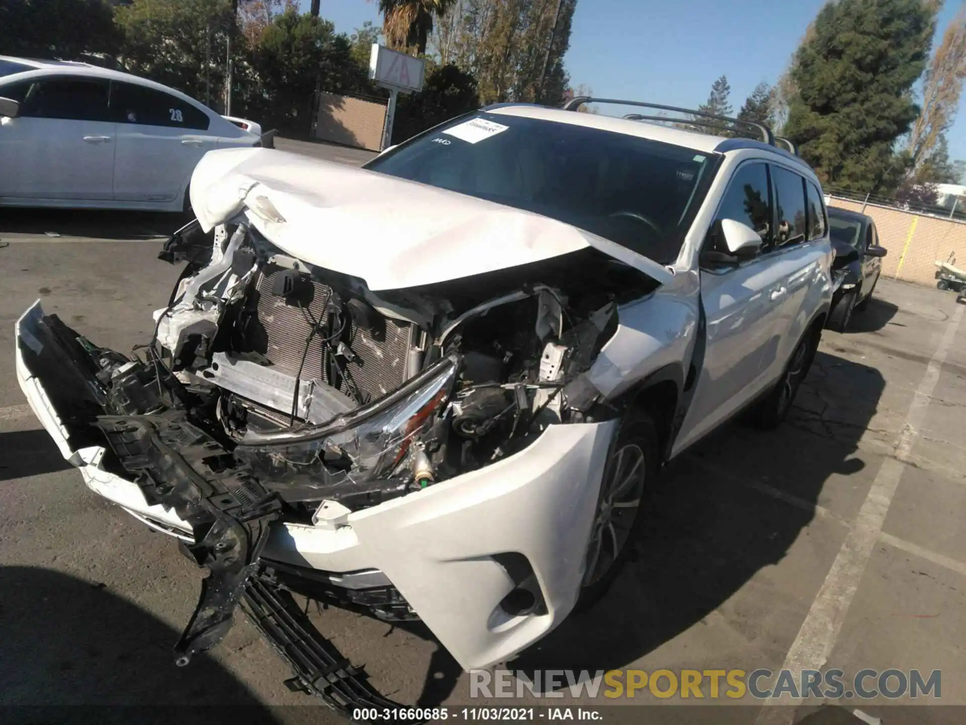 2 Photograph of a damaged car 5TDJZRFH2KS626113 TOYOTA HIGHLANDER 2019