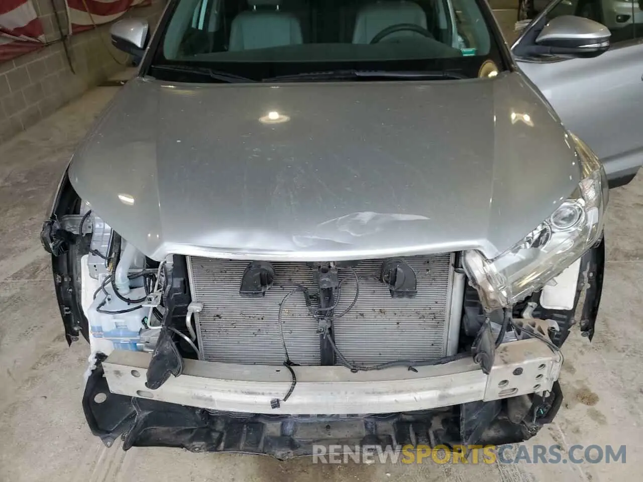 11 Photograph of a damaged car 5TDJZRFH2KS626709 TOYOTA HIGHLANDER 2019