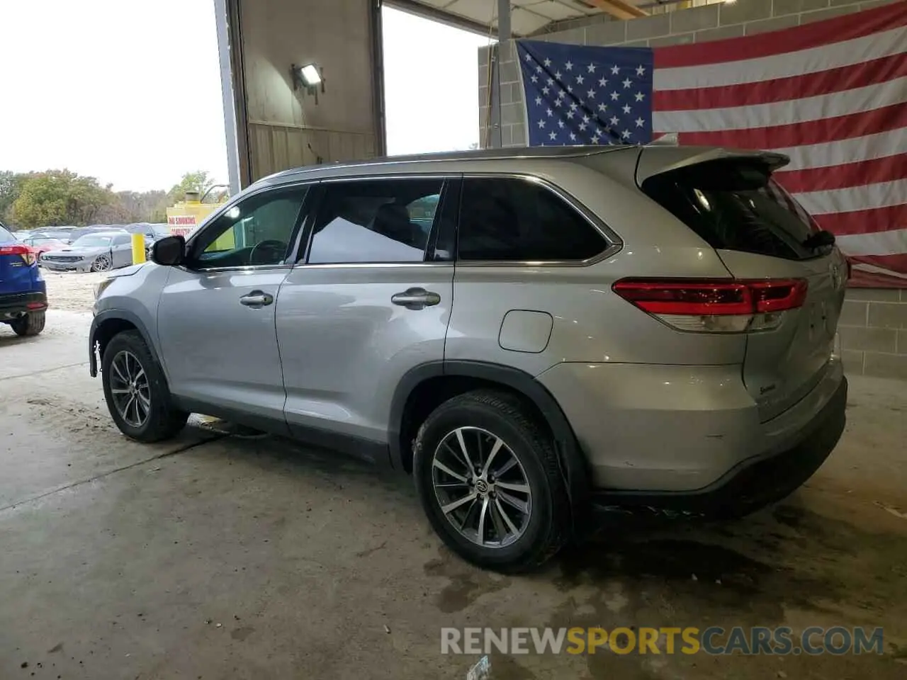 2 Photograph of a damaged car 5TDJZRFH2KS626709 TOYOTA HIGHLANDER 2019