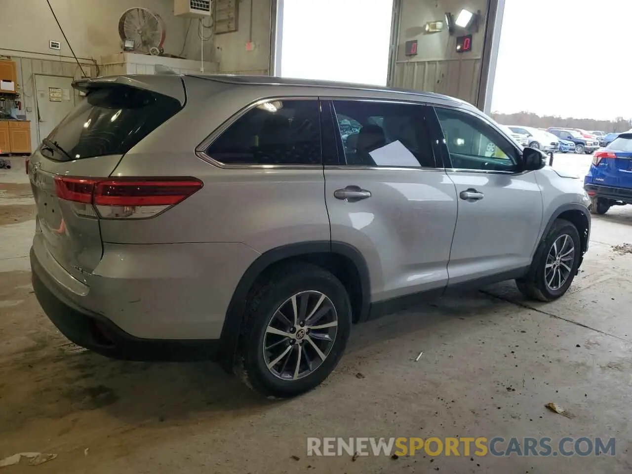 3 Photograph of a damaged car 5TDJZRFH2KS626709 TOYOTA HIGHLANDER 2019