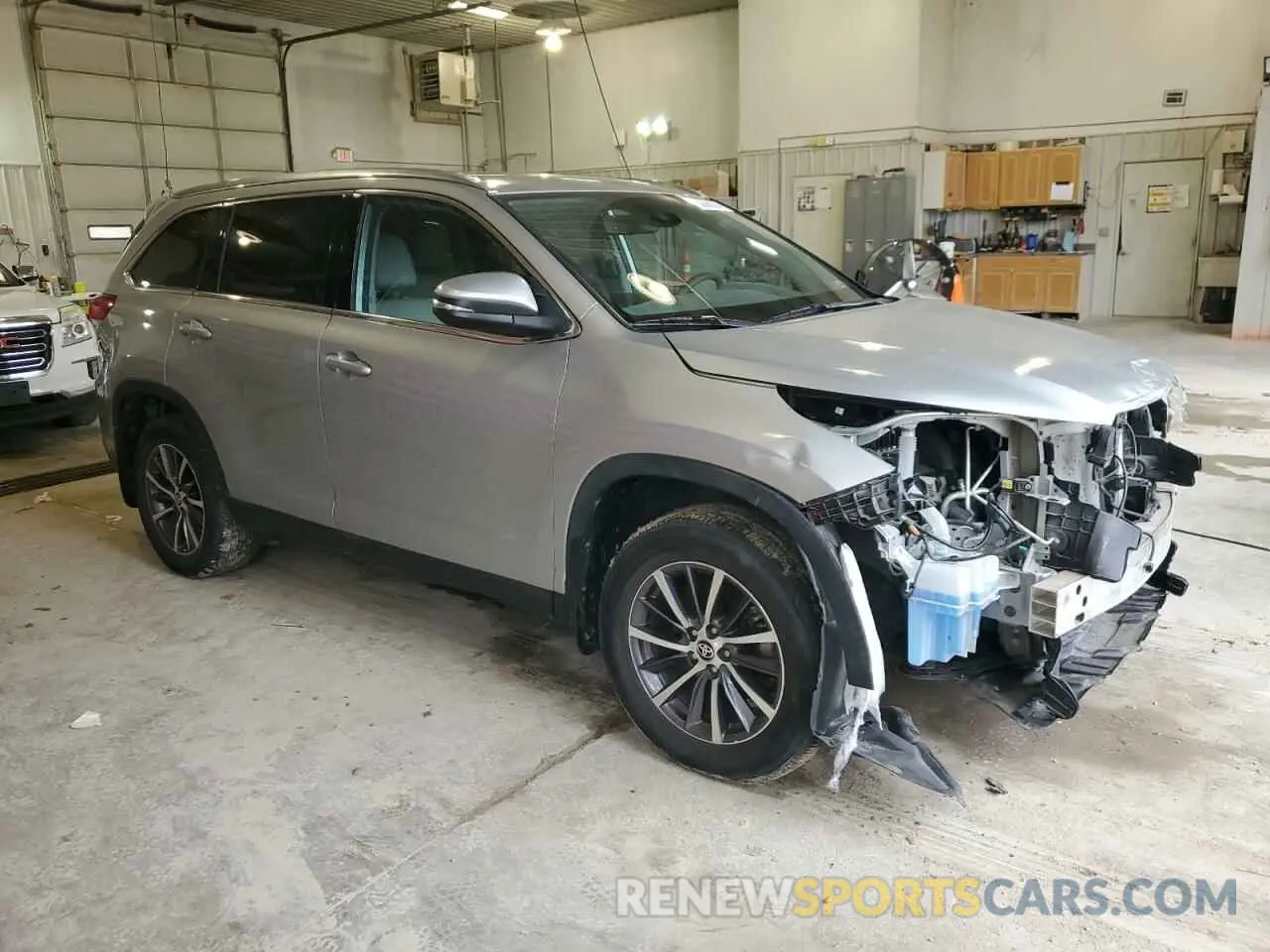 4 Photograph of a damaged car 5TDJZRFH2KS626709 TOYOTA HIGHLANDER 2019