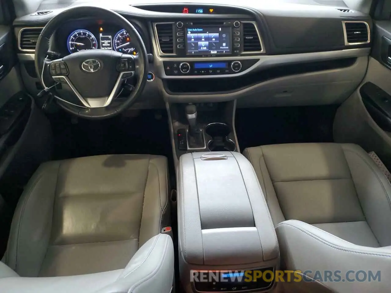 8 Photograph of a damaged car 5TDJZRFH2KS626709 TOYOTA HIGHLANDER 2019