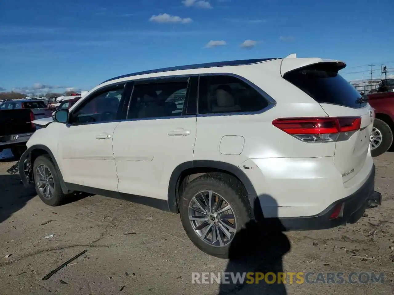 2 Photograph of a damaged car 5TDJZRFH2KS627228 TOYOTA HIGHLANDER 2019