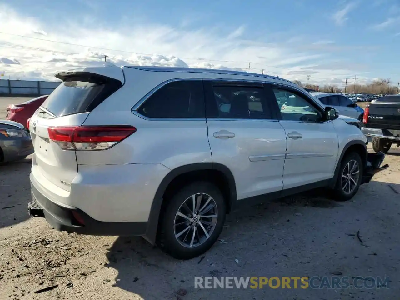 3 Photograph of a damaged car 5TDJZRFH2KS627228 TOYOTA HIGHLANDER 2019