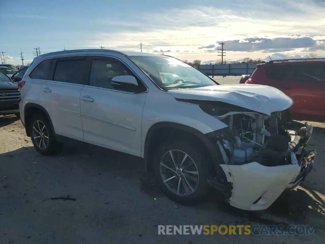 4 Photograph of a damaged car 5TDJZRFH2KS627228 TOYOTA HIGHLANDER 2019