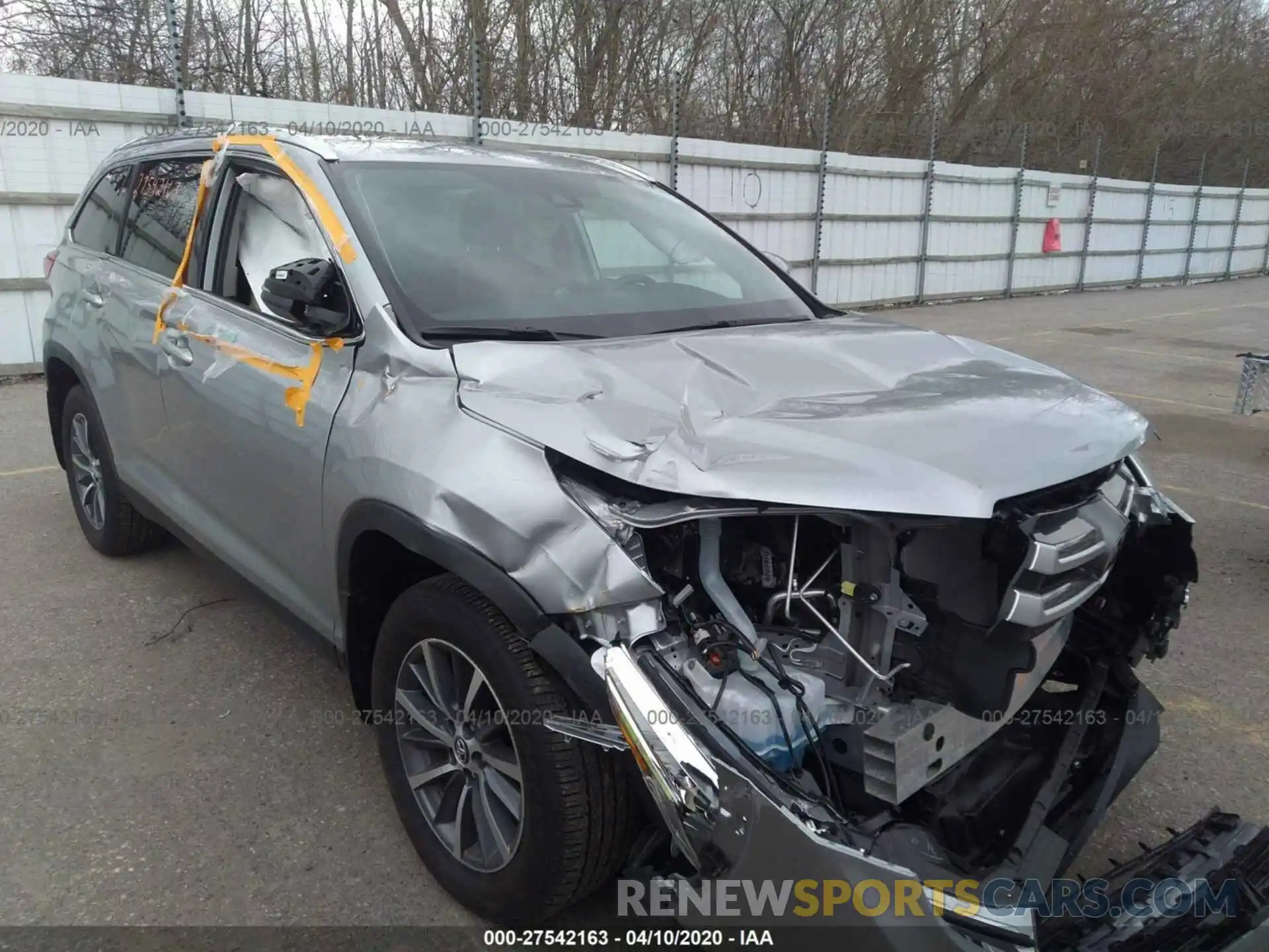 1 Photograph of a damaged car 5TDJZRFH2KS710027 TOYOTA HIGHLANDER 2019