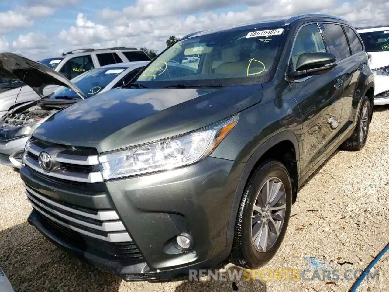 2 Photograph of a damaged car 5TDJZRFH2KS728320 TOYOTA HIGHLANDER 2019