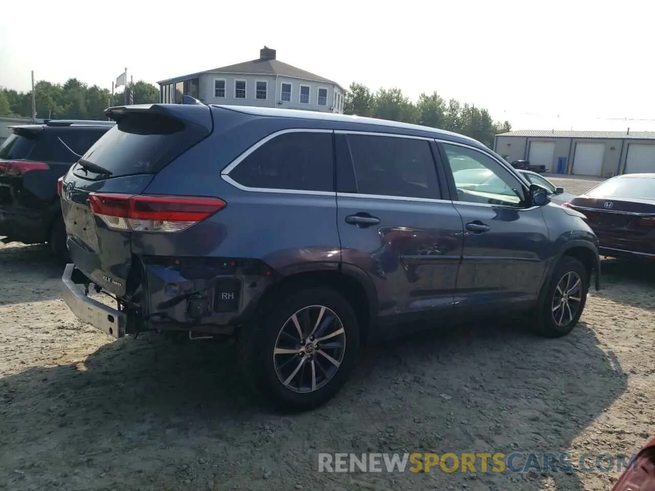 3 Photograph of a damaged car 5TDJZRFH2KS743108 TOYOTA HIGHLANDER 2019