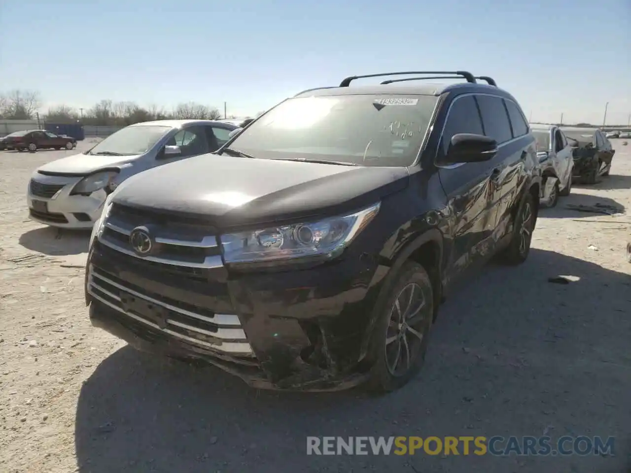 2 Photograph of a damaged car 5TDJZRFH2KS922667 TOYOTA HIGHLANDER 2019