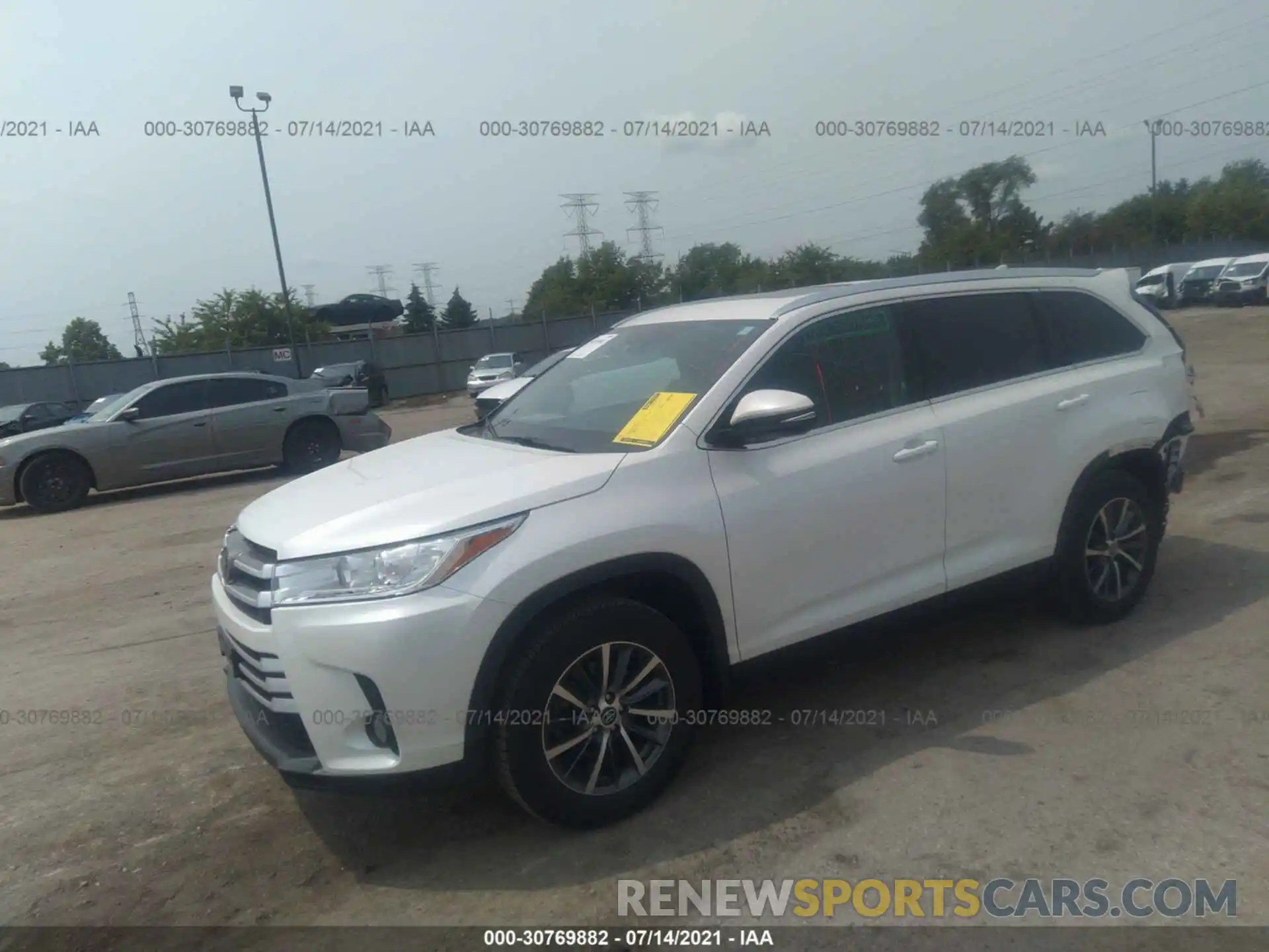 2 Photograph of a damaged car 5TDJZRFH2KS932972 TOYOTA HIGHLANDER 2019