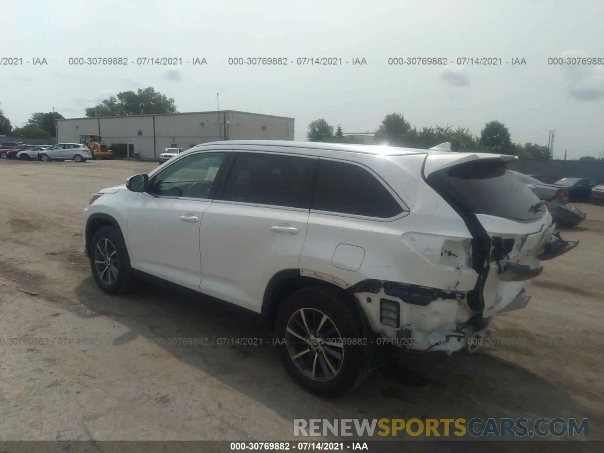 3 Photograph of a damaged car 5TDJZRFH2KS932972 TOYOTA HIGHLANDER 2019