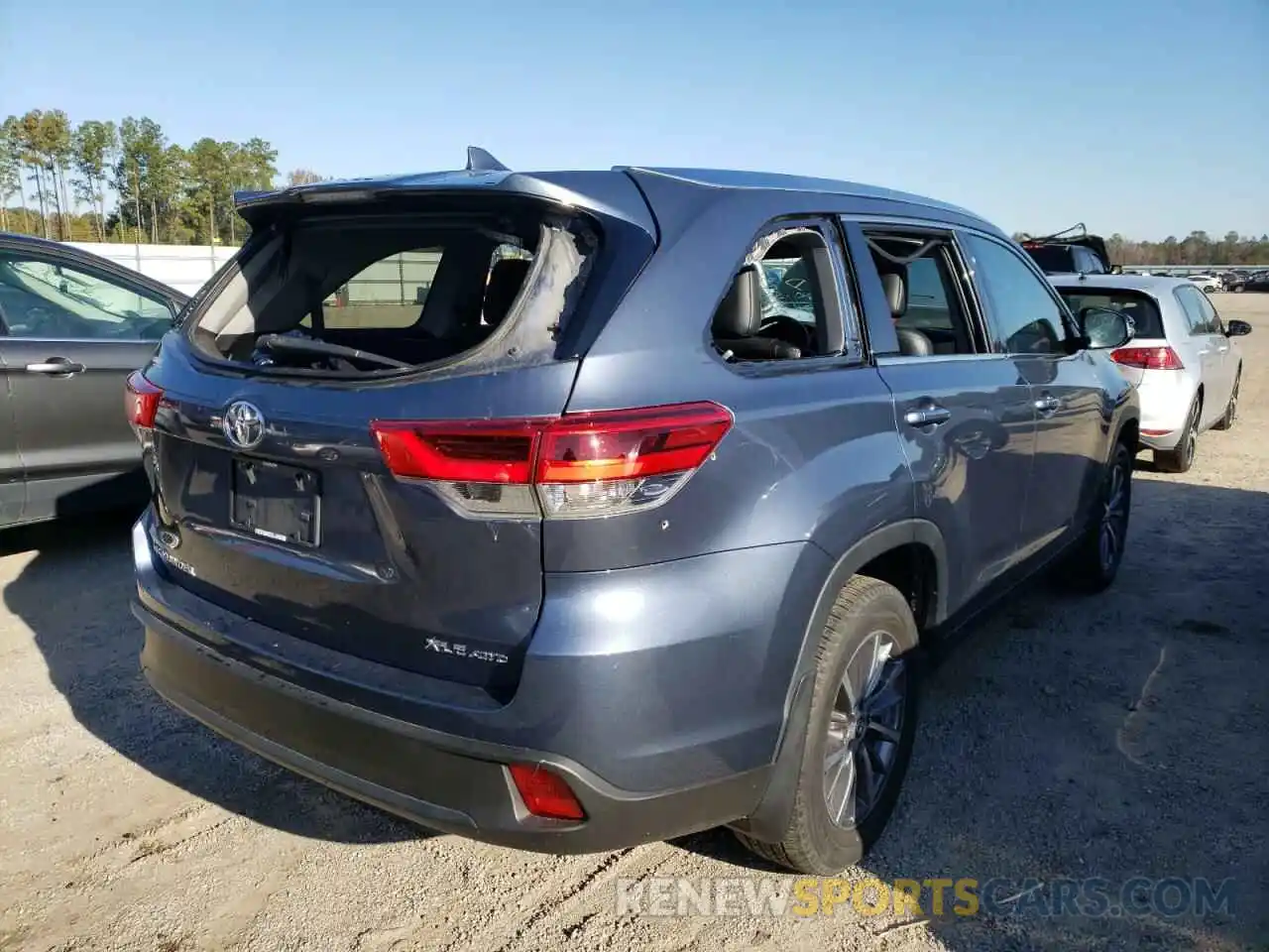 9 Photograph of a damaged car 5TDJZRFH2KS945558 TOYOTA HIGHLANDER 2019