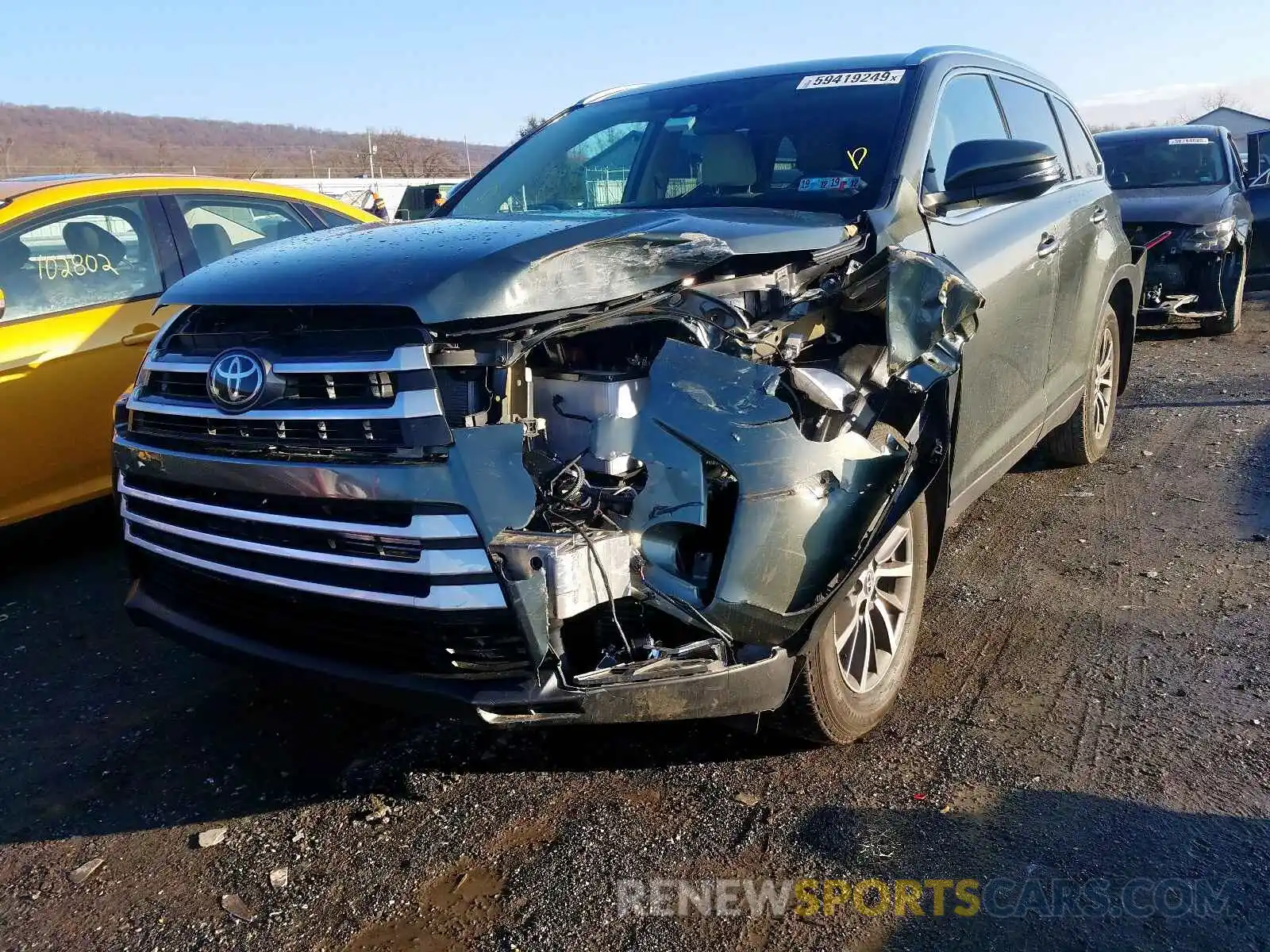 2 Photograph of a damaged car 5TDJZRFH2KS947889 TOYOTA HIGHLANDER 2019