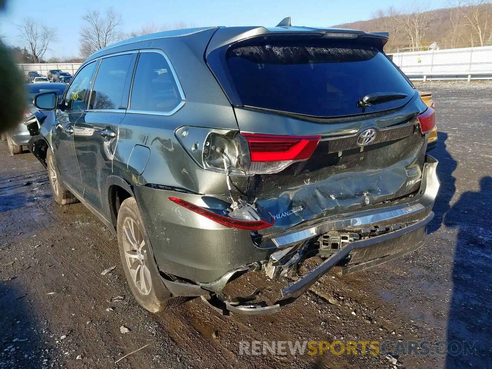 3 Photograph of a damaged car 5TDJZRFH2KS947889 TOYOTA HIGHLANDER 2019