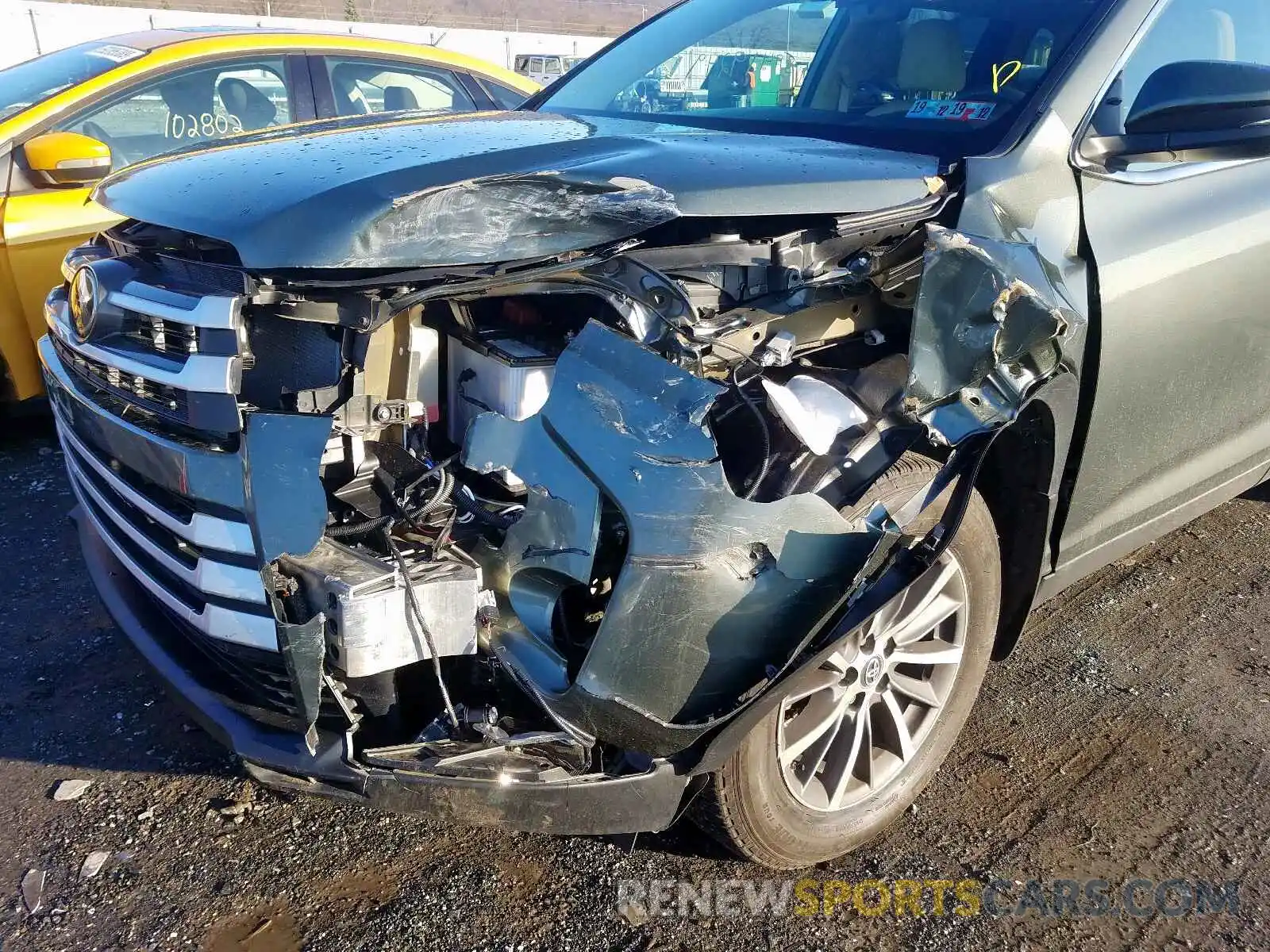 9 Photograph of a damaged car 5TDJZRFH2KS947889 TOYOTA HIGHLANDER 2019