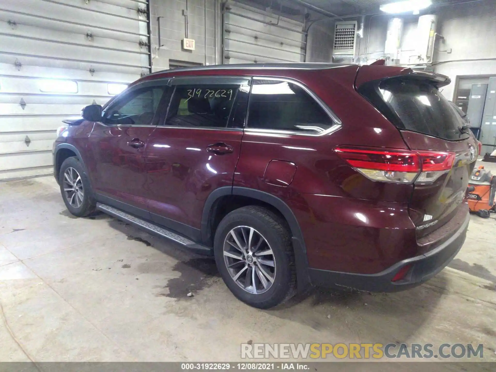 3 Photograph of a damaged car 5TDJZRFH2KS947925 TOYOTA HIGHLANDER 2019