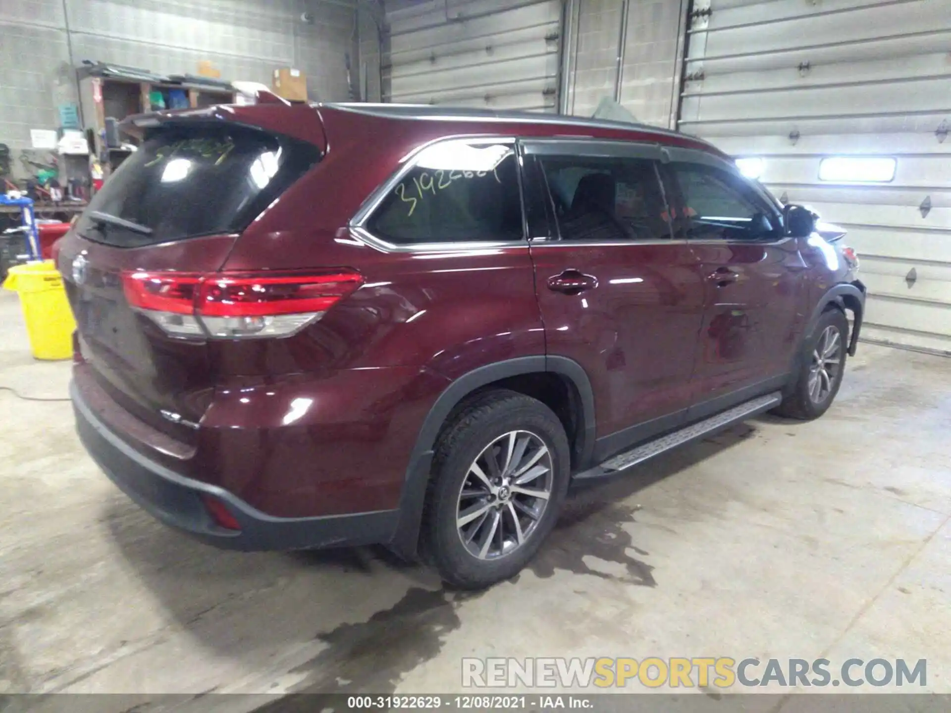 4 Photograph of a damaged car 5TDJZRFH2KS947925 TOYOTA HIGHLANDER 2019