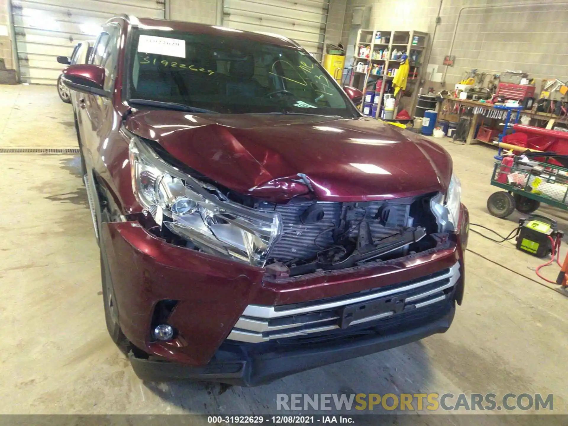 6 Photograph of a damaged car 5TDJZRFH2KS947925 TOYOTA HIGHLANDER 2019