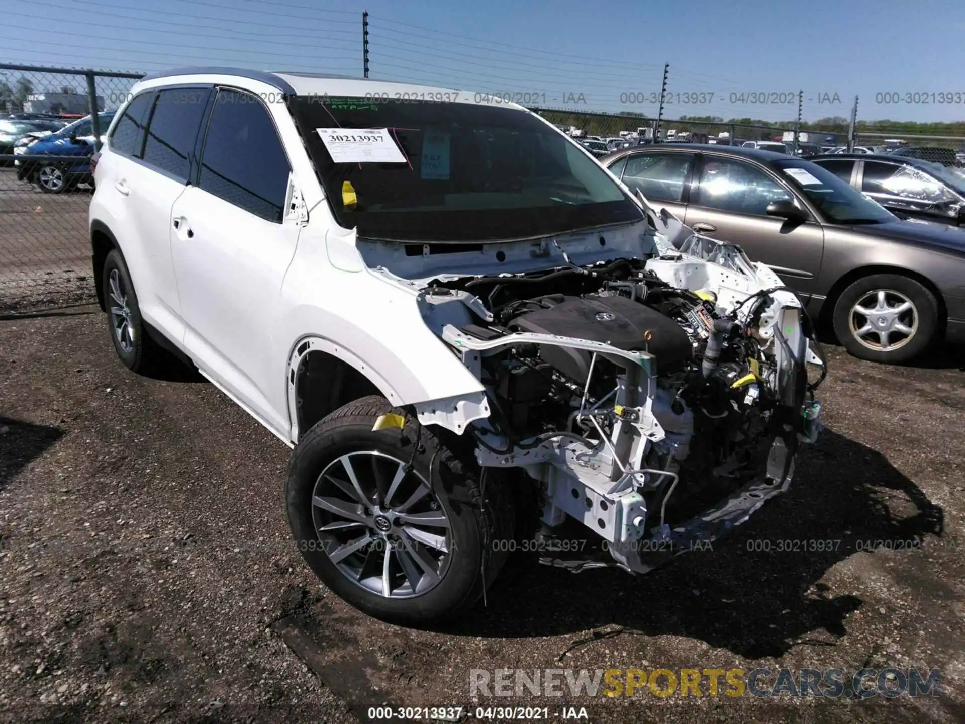 1 Photograph of a damaged car 5TDJZRFH2KS957869 TOYOTA HIGHLANDER 2019