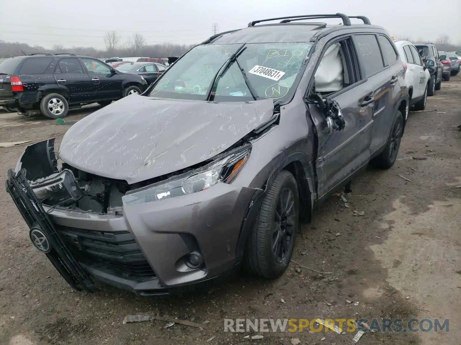 2 Photograph of a damaged car 5TDJZRFH2KS960075 TOYOTA HIGHLANDER 2019