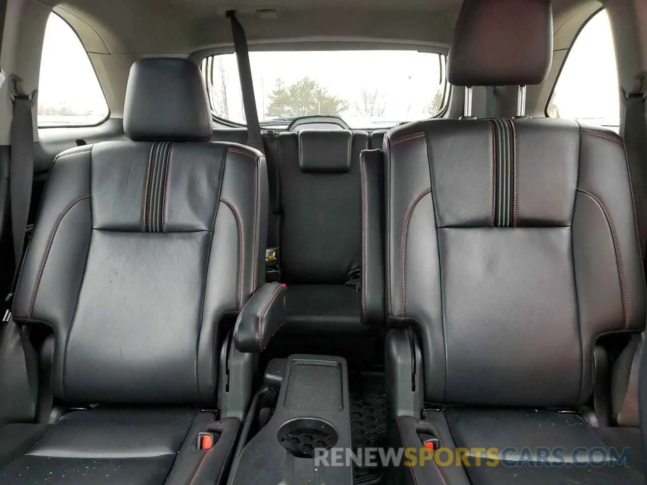 10 Photograph of a damaged car 5TDJZRFH2KS963669 TOYOTA HIGHLANDER 2019