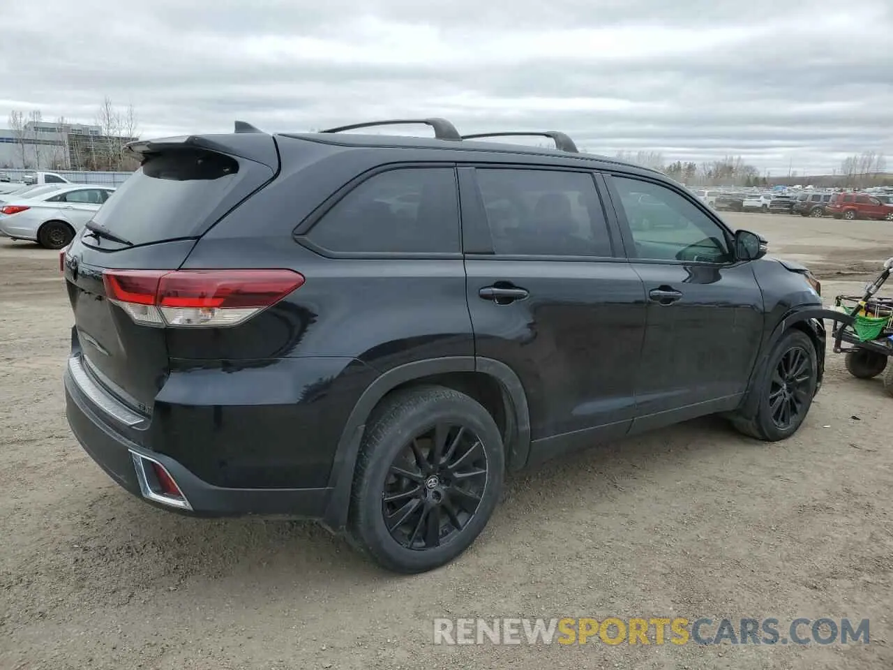 3 Photograph of a damaged car 5TDJZRFH2KS963669 TOYOTA HIGHLANDER 2019