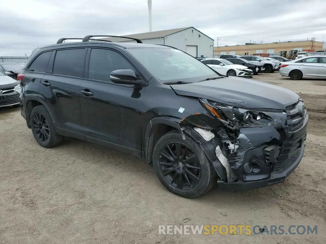 4 Photograph of a damaged car 5TDJZRFH2KS963669 TOYOTA HIGHLANDER 2019