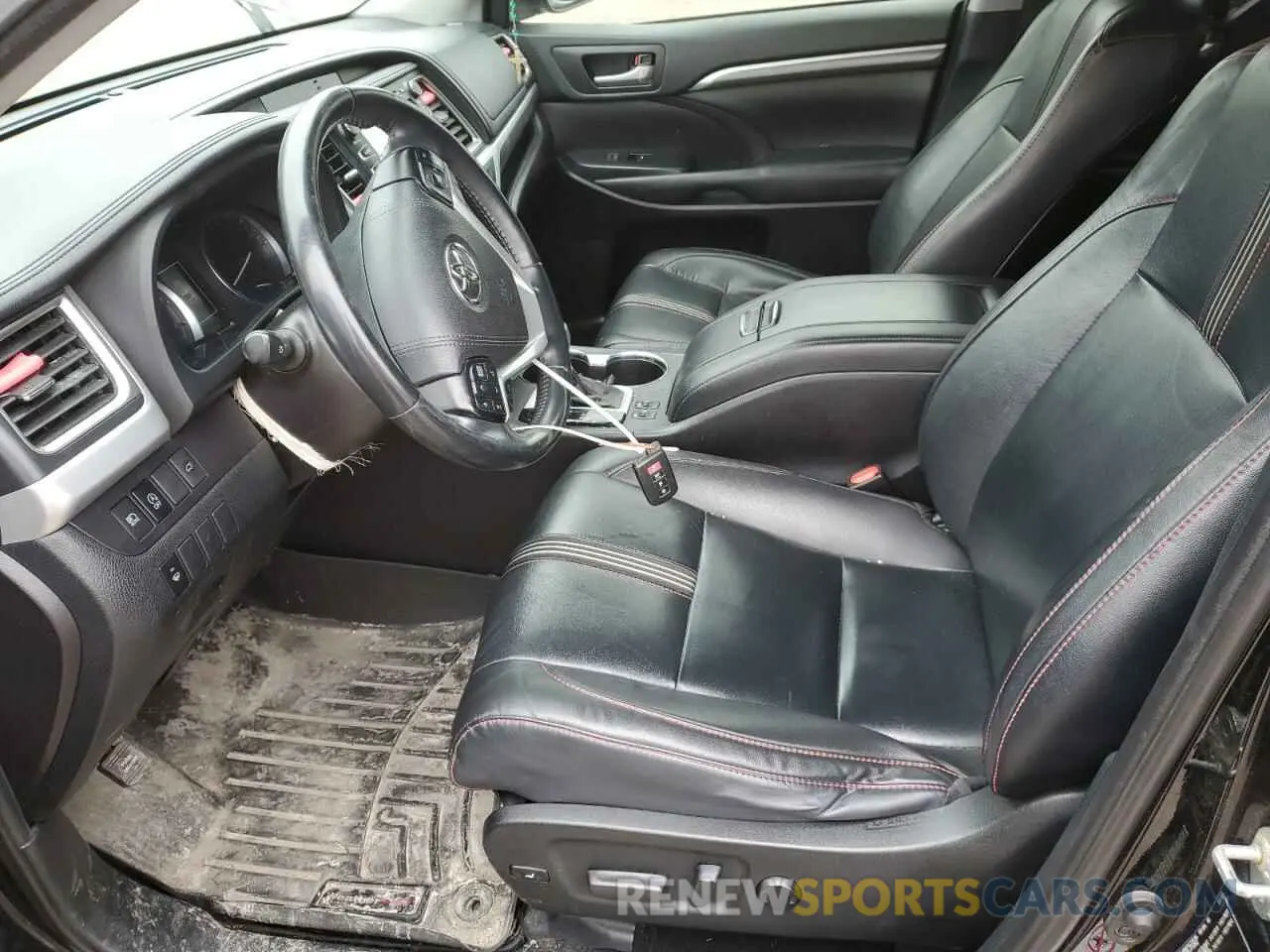 7 Photograph of a damaged car 5TDJZRFH2KS963669 TOYOTA HIGHLANDER 2019
