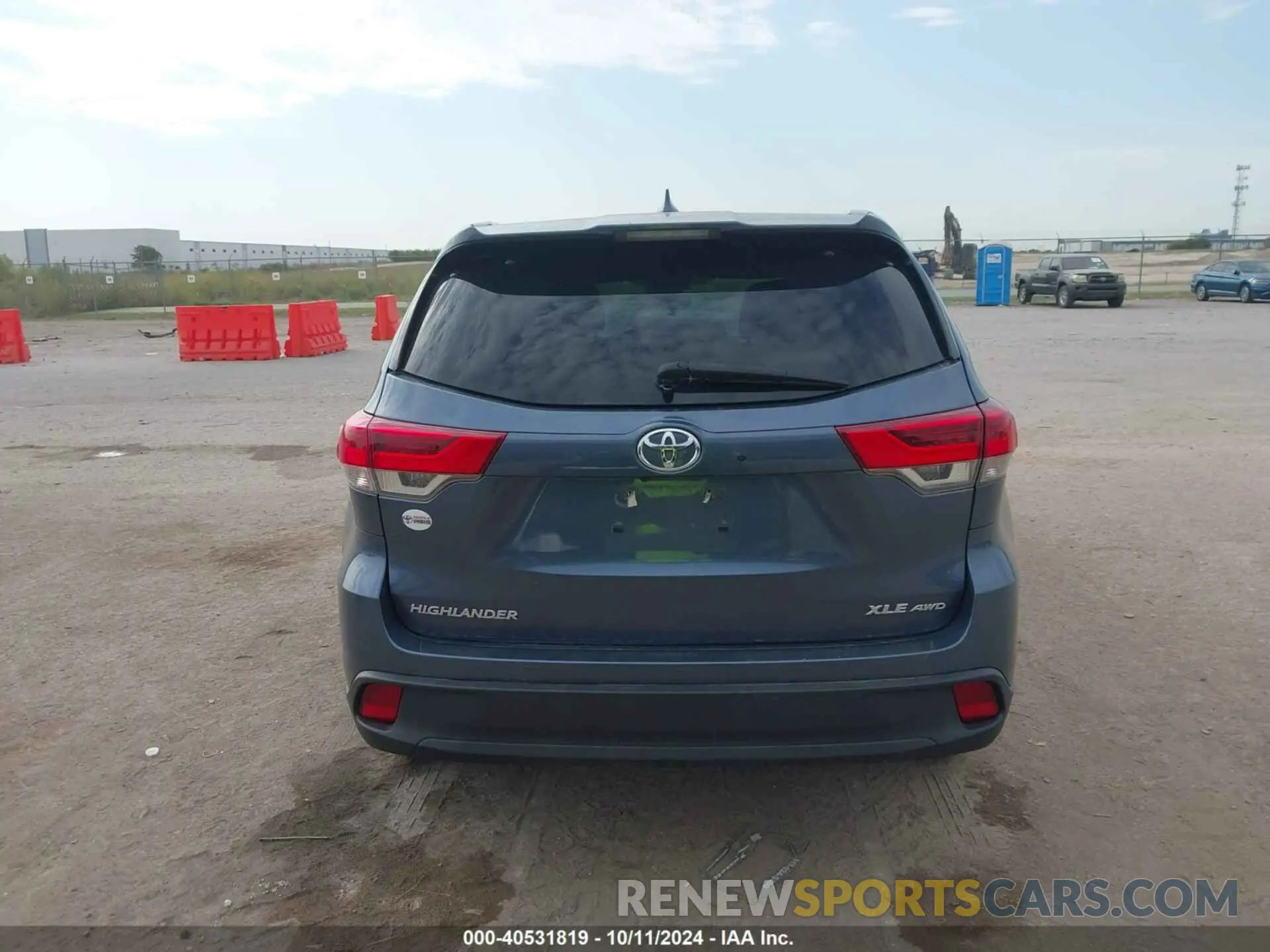 16 Photograph of a damaged car 5TDJZRFH2KS965762 TOYOTA HIGHLANDER 2019