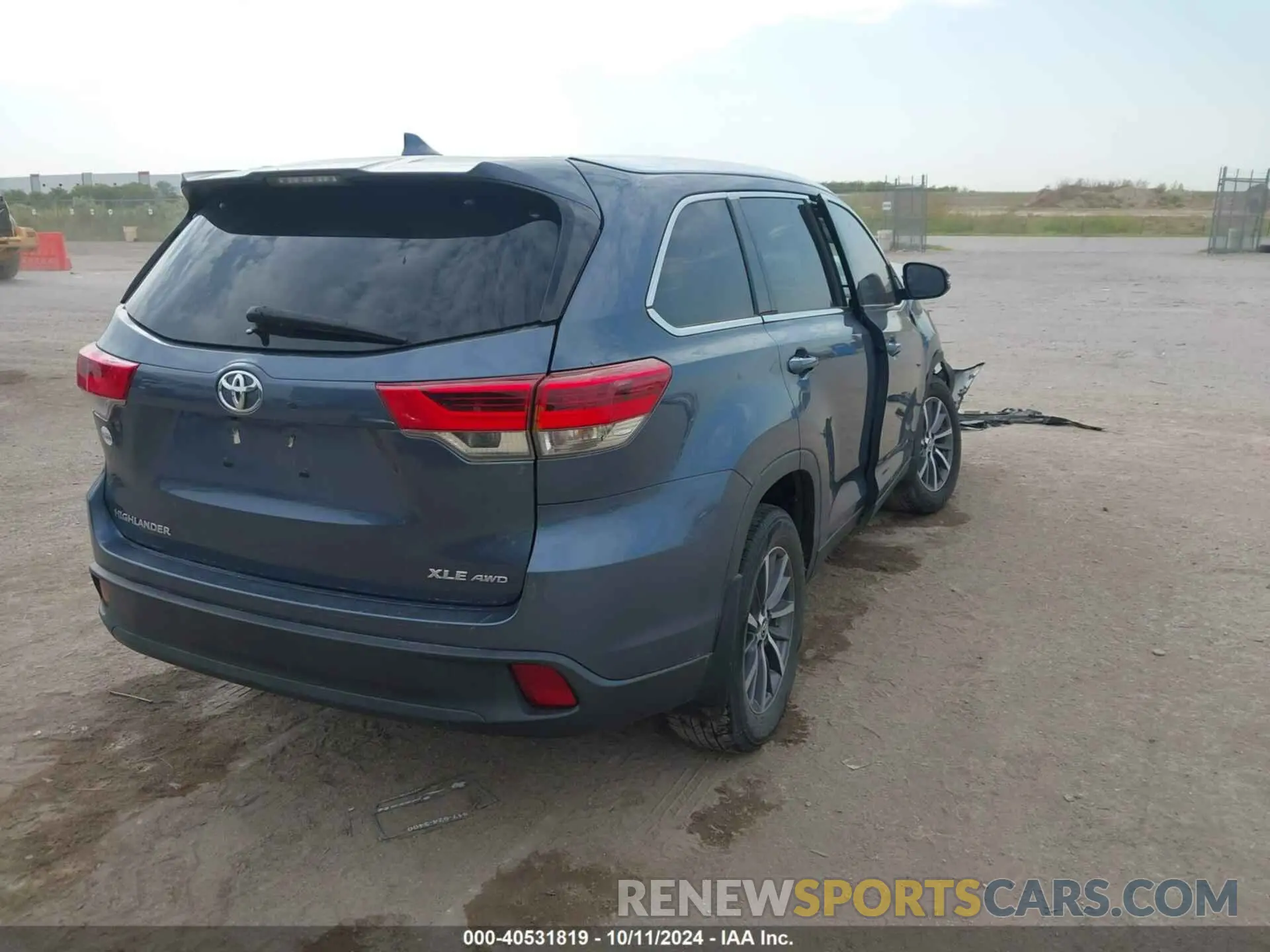 4 Photograph of a damaged car 5TDJZRFH2KS965762 TOYOTA HIGHLANDER 2019