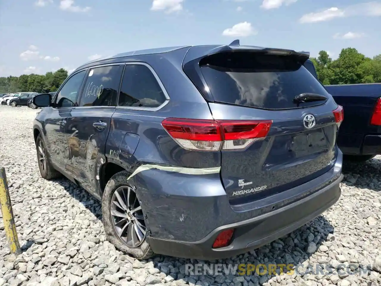 9 Photograph of a damaged car 5TDJZRFH2KS971562 TOYOTA HIGHLANDER 2019