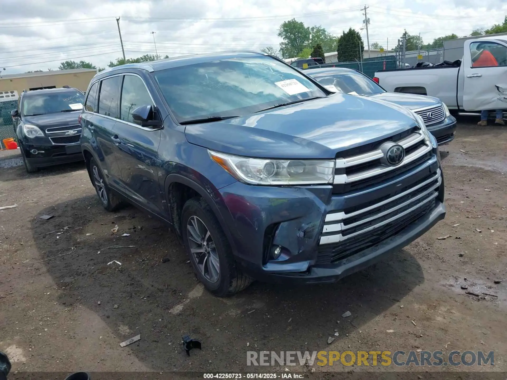 1 Photograph of a damaged car 5TDJZRFH2KS975689 TOYOTA HIGHLANDER 2019