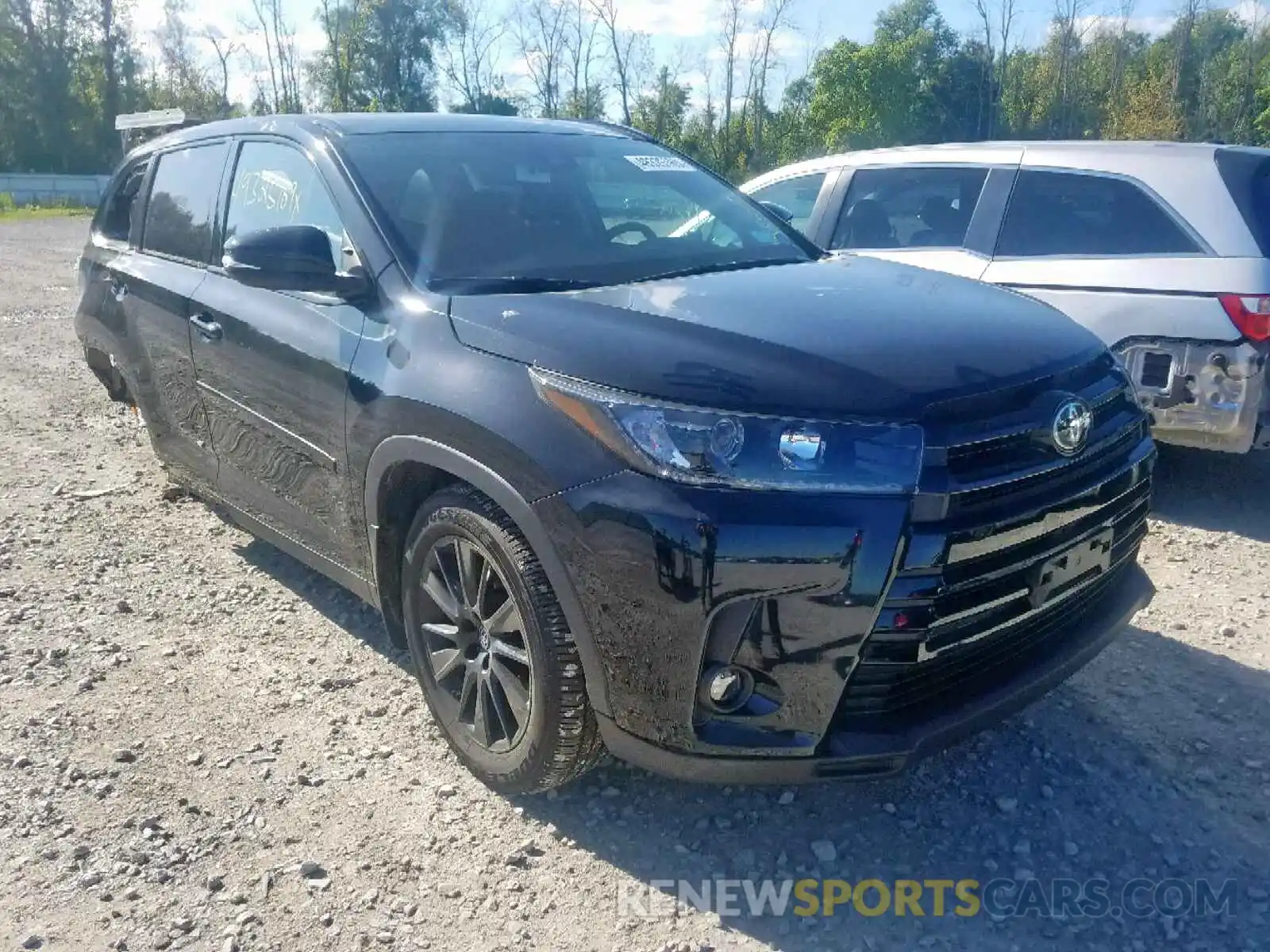 1 Photograph of a damaged car 5TDJZRFH2KS983503 TOYOTA HIGHLANDER 2019