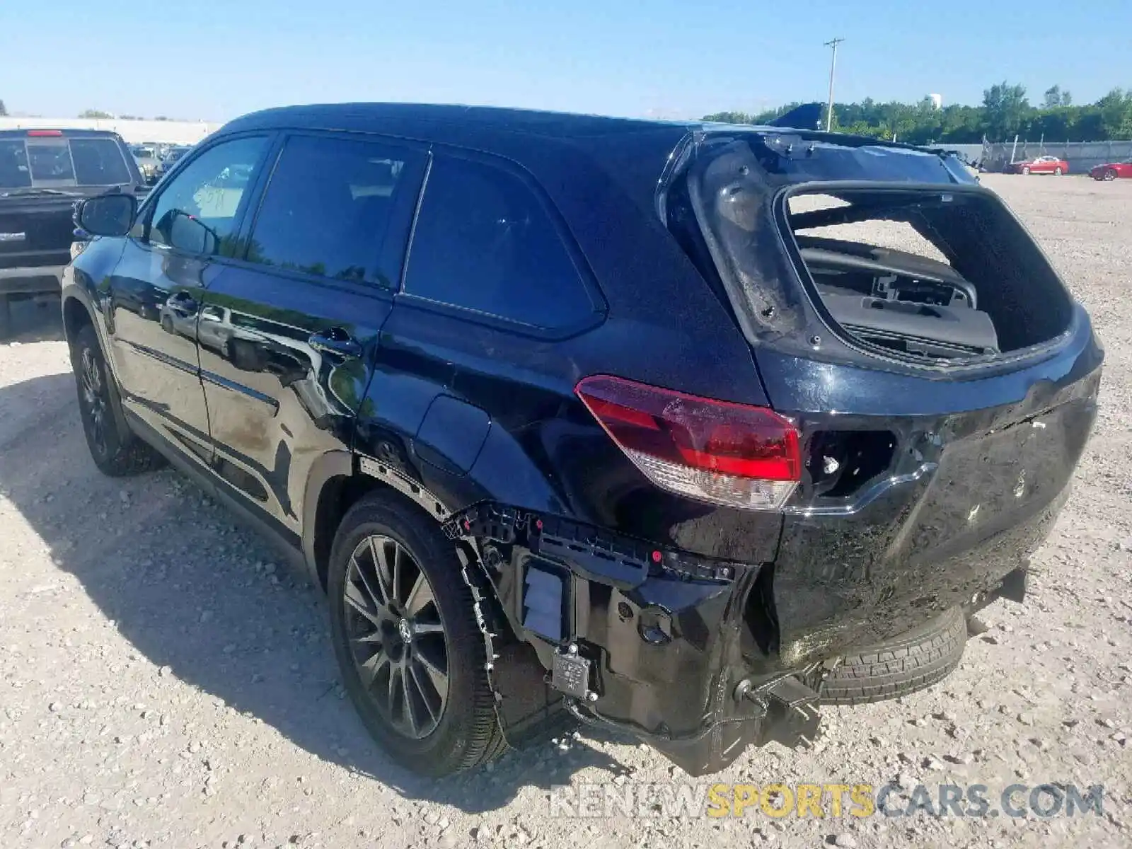 3 Photograph of a damaged car 5TDJZRFH2KS983503 TOYOTA HIGHLANDER 2019